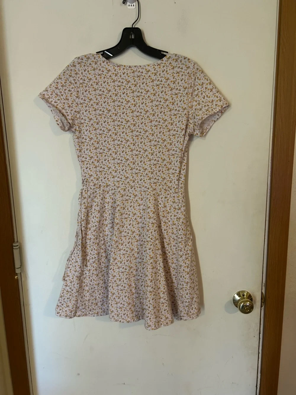 Hollister Yellow Floral Ditsy Wrap Mini Dress V-Neck Short Sleeve White Medium